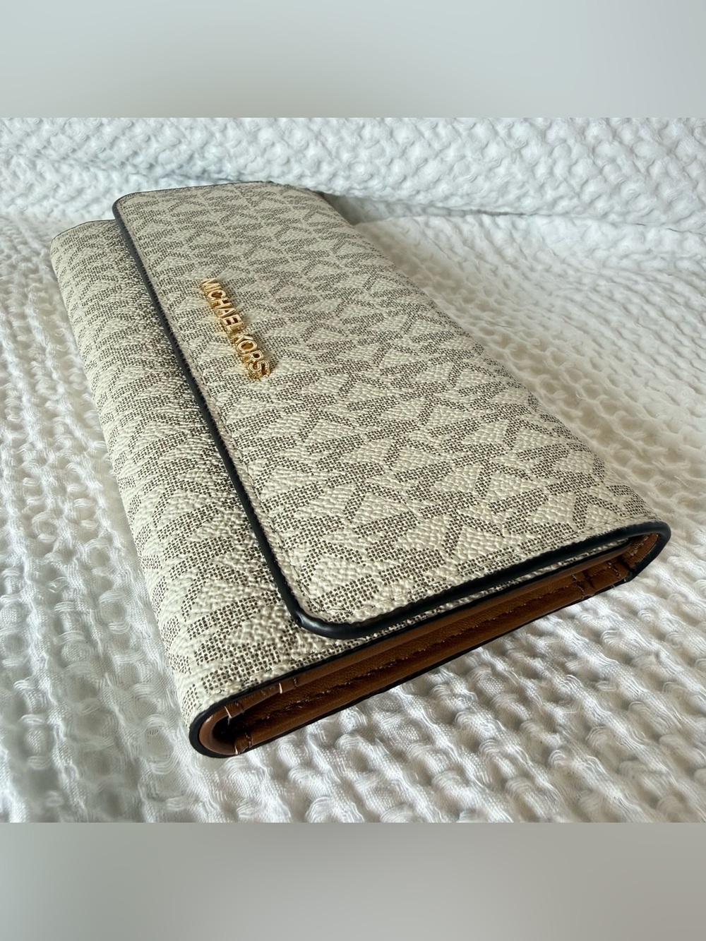 Michael Kors Logo Trifold Wallet - Picture 2 of 9